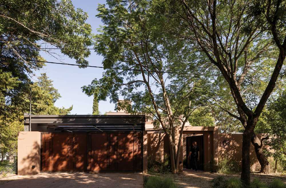 CASA [EN] TORNO AL ÁRBOL