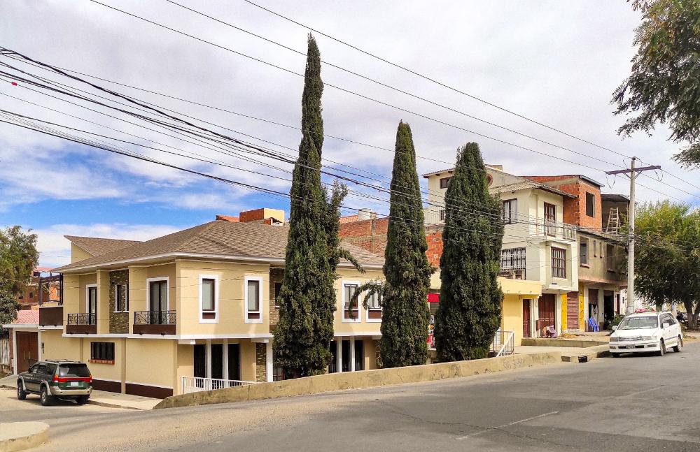 Casa R/ Ampliación y reconfiguración de vivienda unifamiliar